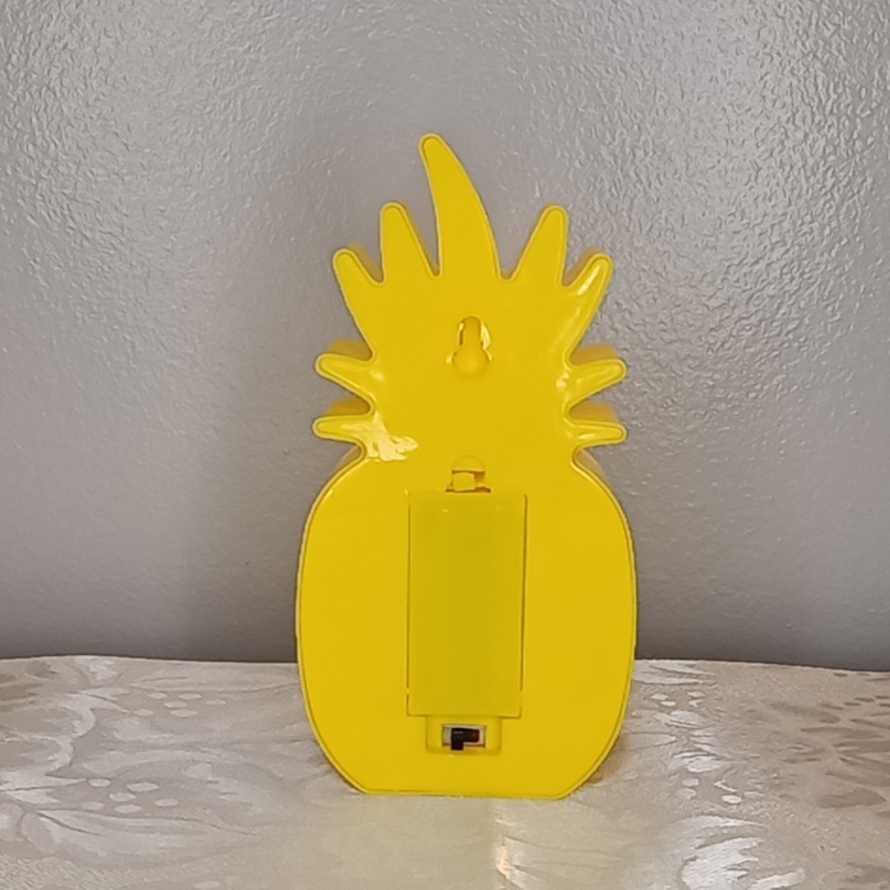 Yellow Pineapple LED Light 🍍 SMALL - Picture 10 of 14